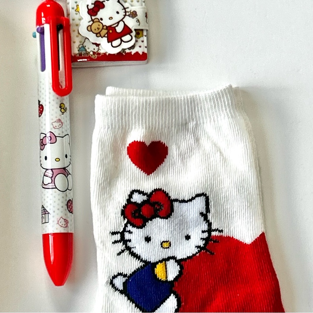❤️(HK0009) Hello Kitty Adorable 7-Piece Bundle - Picture 5 of 11